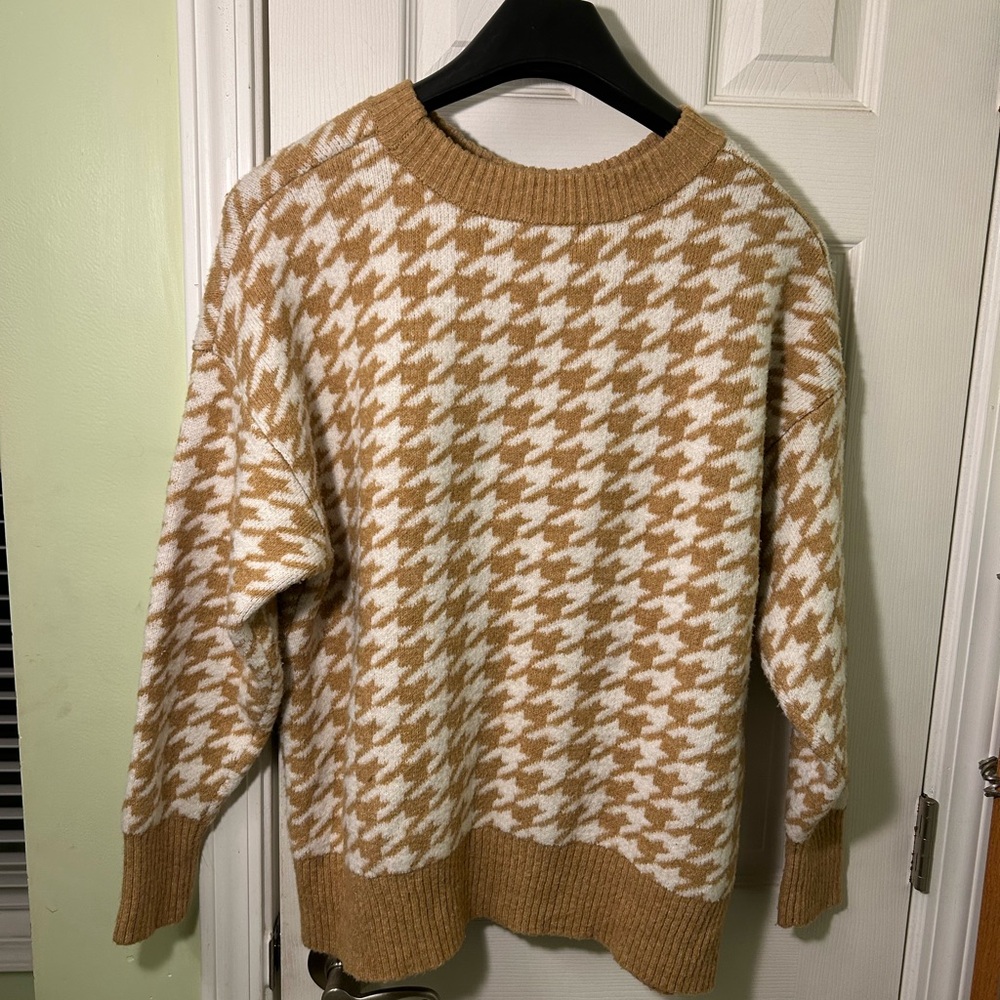 Ava & Viv Tan and Cream Knit Sweater